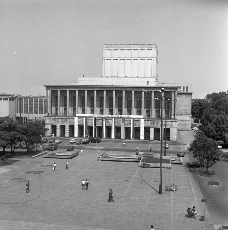 Gmach Teatru Wielkiego w Łodzi. 1989 r. Fot. PAP/C. Słomiński