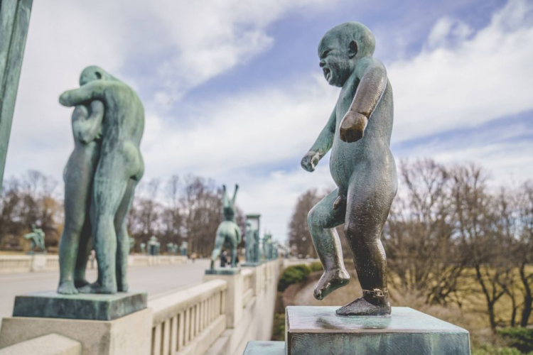 Rzeźby Gustava Vigelanda w parku Frogner w Oslo. Fot. PAP/EPA