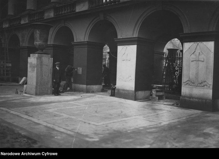 Prace przy Grobie Nieznanego Żołnierza w Warszawie, 1925 r. Źródło: NAC