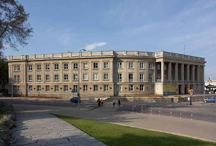 Tzw. dom partii, czyli dawna siedziba Komitetu Wojewódzkiego PZPR w Białymstoku, przykład architektury socrealistycznej, fot. Wikipedia