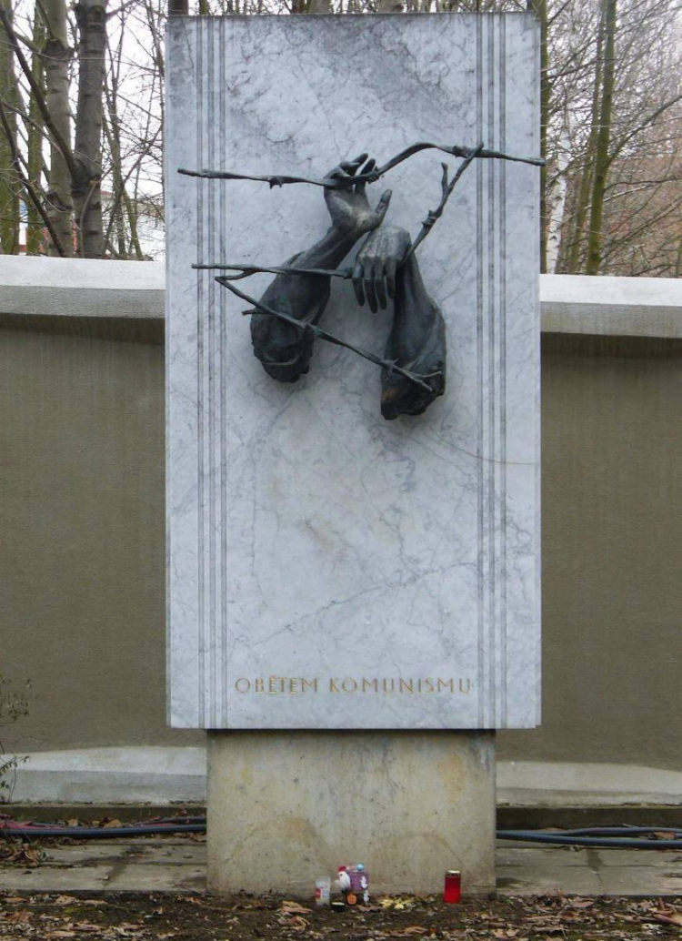 Pomnik ofiar komunizmu na praskim Cmentarzu Ďáblickým. Fot. Wikipedia.