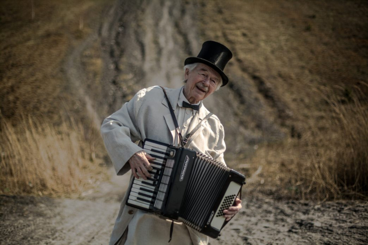 Bernard Krawczyk w spektaklu "Czarny ogród" według książki Małgorzaty Szejnert, fot. Przemysław Jendroska