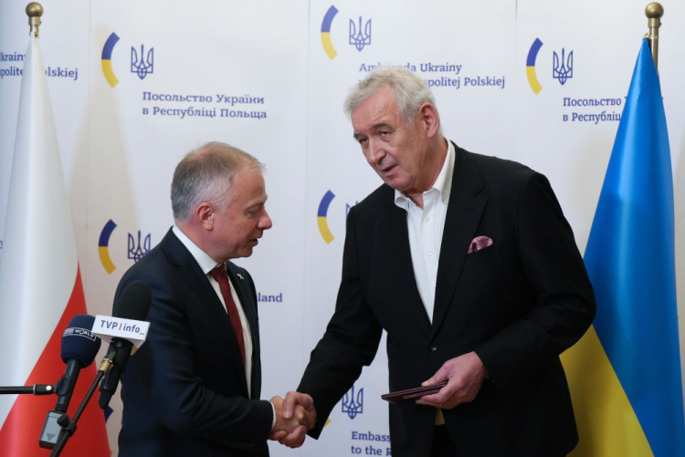 Dyrektor Teatru Wielkiego – Opery Narodowej Waldemar Dąbrowski (P) i charge d’affairs Ukrainy w RP Roman Szepeliak (L) na konferencji prasowej w Ambasadzie Ukrainy. Warszawa, 04.10.2024. Fot. PAP/P. Supernak