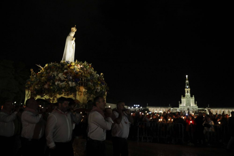 Uroczystości 107. rocznicy zakończenia objawień maryjnych w Fatimie. Fot. PAP/EPA
