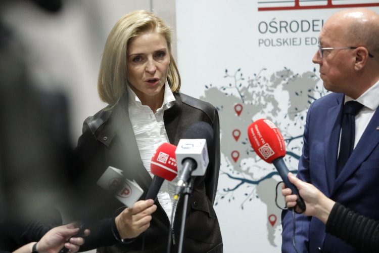 Wiceminister edukacji Joanna Mucha oraz dyrektor Ośrodka Rozwoju Polskiej Edukacji za Granicą Adam Kalbarczyk. Warszawa, 12.10.2024. Fot. PAP/T. Gzell