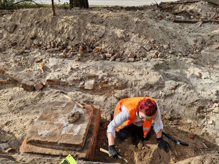 Badania archeologiczne na miejscu dawnej synagogi w Otwocku. Fot. B. Radzimińska, WUOZ w Warszawie. Źródło: Mazowiecki Wojewódzki Konserwator Zabytków