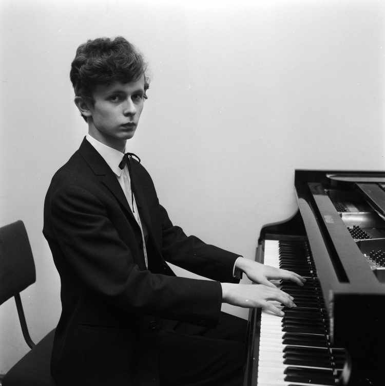 Janusz Olejniczak podczas eliminacji do Konkursu Chopinowskiego w 1970 r. Fot. PAP/M. Szyperko