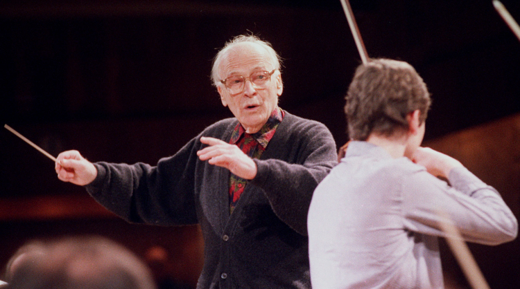 Sinfonia Varsovia pod batutą Yehudi Menuhina, Warszawa 26 stycznia 1997 r. PAP/CAF Radek Pietruszka