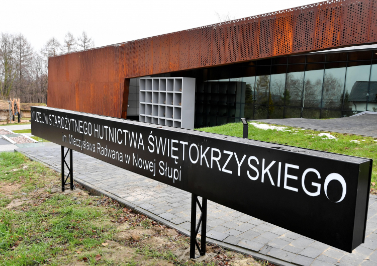 Muzeum Starożytnego Hutnictwa Świętokrzyskiego im. Mieczysława Radwana w Nowej Słupi. Fot. PAP/P. Polak