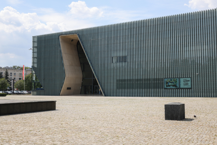 Gmach Muzeum Historii Żydów Polskich POLIN. PAP/Albert Zawada