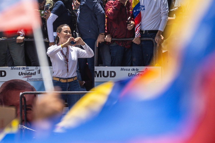 Maria Corina Machado podczas wiecu wyborczego w Caracas w sierpniu 2024 r. Fot. PAP/EPA/H. Chirinos