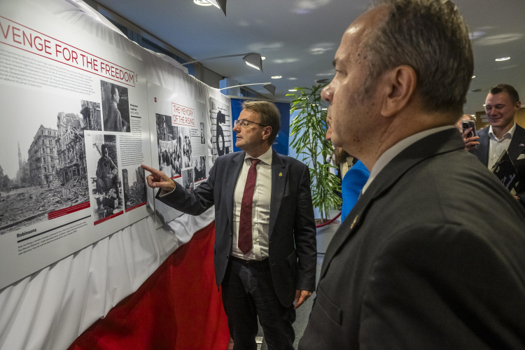 W Parlamencie Europejskim w Brukseli otwarto wystawę poświęconą Powstaniu Warszawskiemu. PAP/Wiktor Dąbkowski