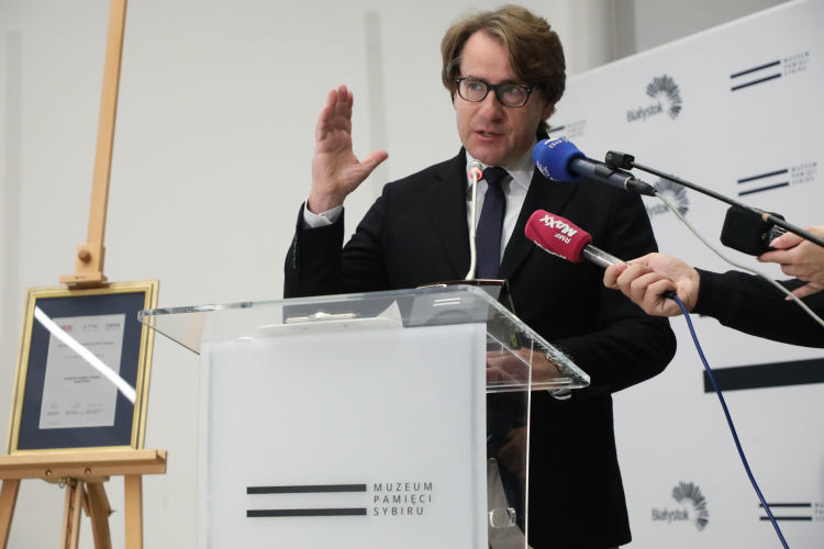 Dyrektor Muzeum Pamięci Sybiru Wojciech Śleszyński podczas konferencji prasowej nt. nagrody przyznanej przez Europejską Akademię Muzealną dla muzeum. PAP/Artur Reszko