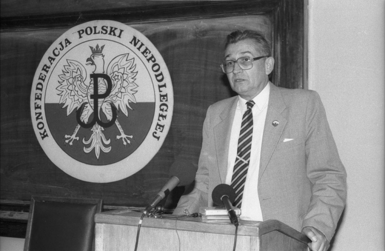 Leszek Moczulski. 1990 r. Fot. PAP/W. Jabłonowski