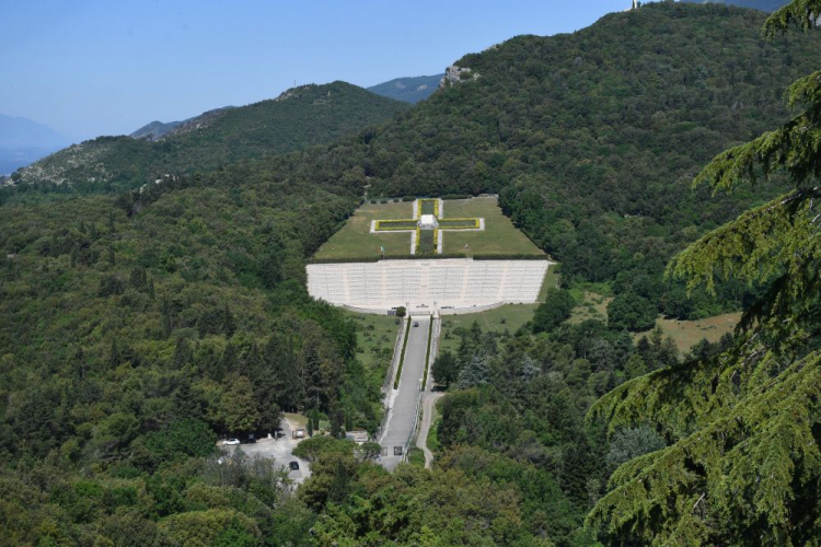 Polski Cmentarz Wojenny na Monte Cassino. 2022 r. Fot. PAP/R. Pietruszka