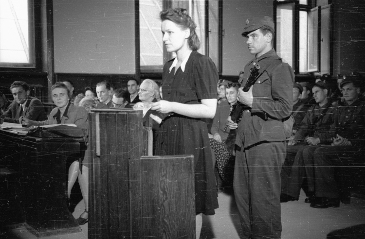 Barbara Sadowska jako oskarżona w procesie członków WiN (1947 r.), fot. PAP/CAF
