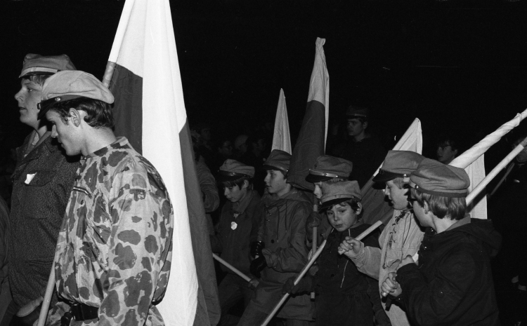 11 listopada 1981: niezależne obchody 63. rocznicy odzyskania niepodległości. Tego samego dnia odbyły się też pierwsze od zakończenia II wojny uroczystości państwowe, fot. PAP/J. Kośnik