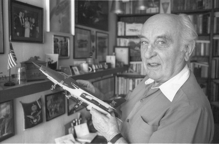 Stanisław Skalski w 1990 r., fot. PAP/CAF/W. Rozmysłowicz