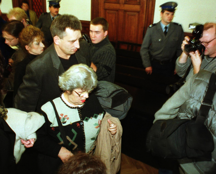 Bliscy zabitych górników chwilę po ogłoszeniu wyroku w sprawie zomowców z "Wujka", fot. PAP/R. Koszowski