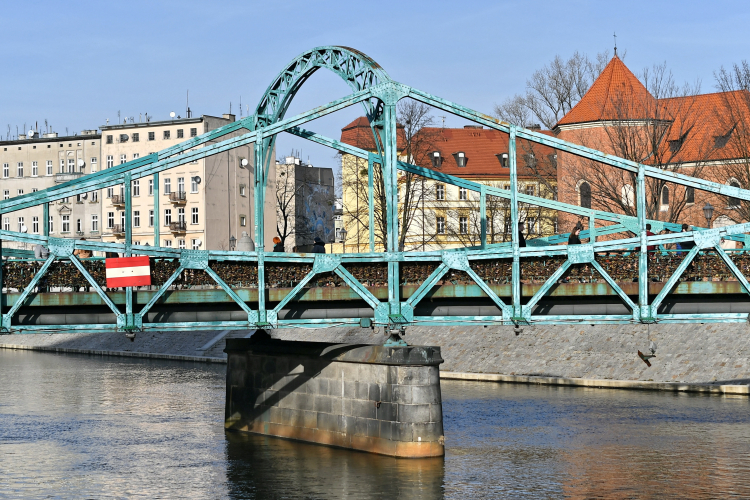 Wrocław, most Tumski i zabytkowa część miasta, fot. PAP/M. Kulczyński