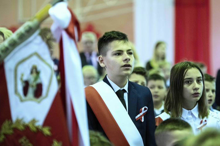 Ogólnopolska akcja „Szkoła do hymnu”, w Szkole Podstawowej im. ks. Rocha Modzelewskiego w miejscowości Nowe Piekuty, 2019 r. PAP/Michał Zieliński