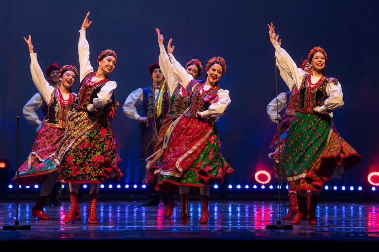Koncert jubileuszowy z okazji 75-lecia Państwowego Zespołu Ludowego Pieśni i Tańca „Mazowsze", 5 grudnia 2023 r. w Teatrze Wielkim - Operze Narodowej w Warszawie. Fot. PAP/A. Lange