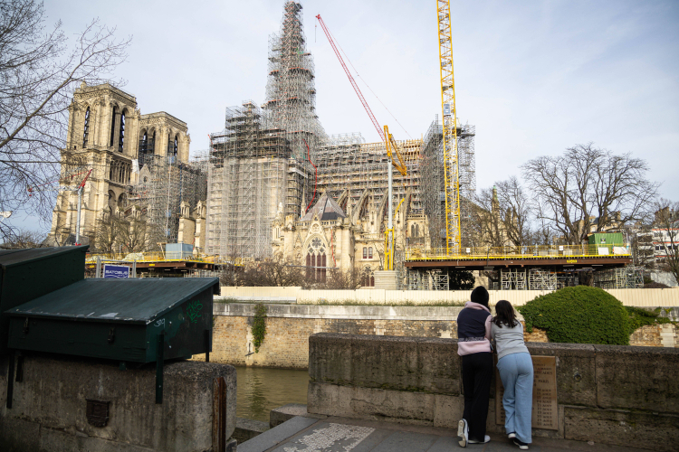 Notre-Dame w czasie odbudowy w grudniu 2023 r. Fot. PAP/EPA/C. Petit Tesson