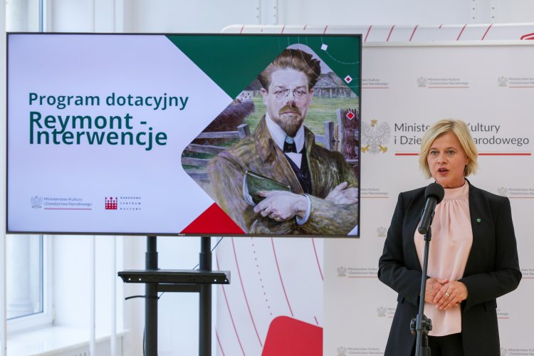 Wiceminister kultury i dziedzictwa narodowego Bożena Żelazowska podczas konferencji dotyczącej programu „Reymont. Interwencje”. PAP/Paweł Supernak