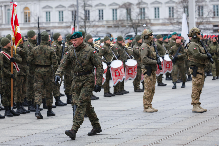 Przygotowania do Narodowego Święta Niepodległości w Warszawie, fot. PAP/R. Guz