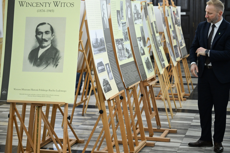 Wystawa biograficzna poświęcona Wincentemu Witosowi, prezentowana w Urzędzie Wojewódzkim w Lublinie. PAP/Wojtek Jargiło