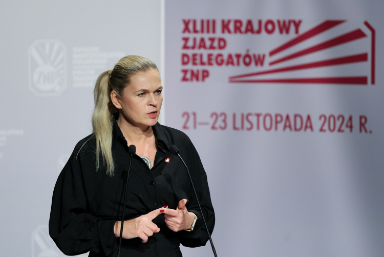 Barbara Nowacka, ministra edukacji narodowej na zjeździe Związku Nauczycielstwa Polskiego, fot. PAP/P. Supernak