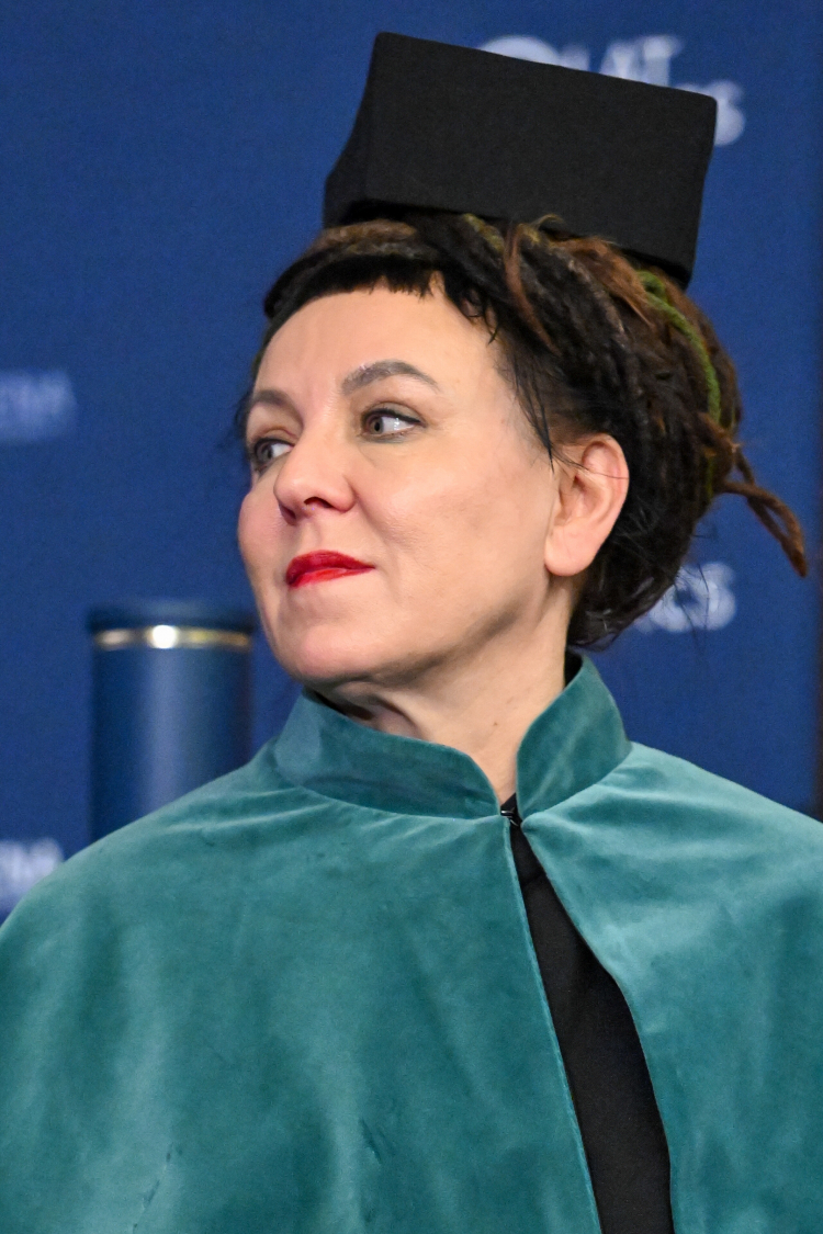 Olga Tokarczuk podczas uroczystości w UMCS, w trakcie których odebrała tytuł doktora honoris causa tej uczelni, fot. PAP/W. Jargiło
