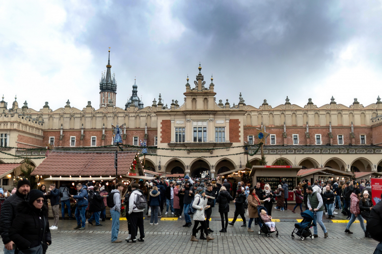 Jarmark bożonarodzeniowy na Rynku Głównym w Krakowie, fot. PAP/Ł. Gągulski
