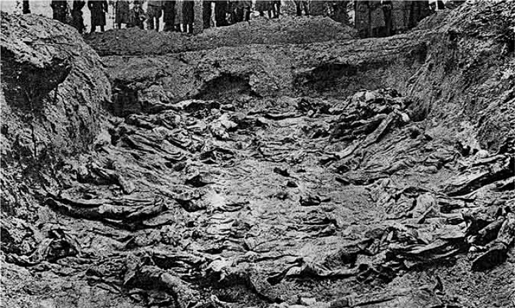 Katyń 1943 r. /Źródło: en.wikipedia