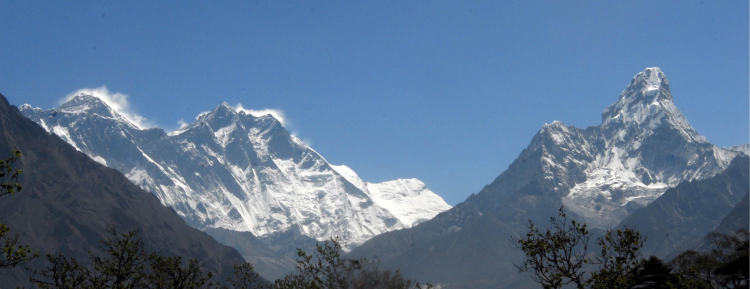 Lhotse, jeden z najwyzszych szczytów w Homalajach, fot. PAP/EPA/N. Shrethsa