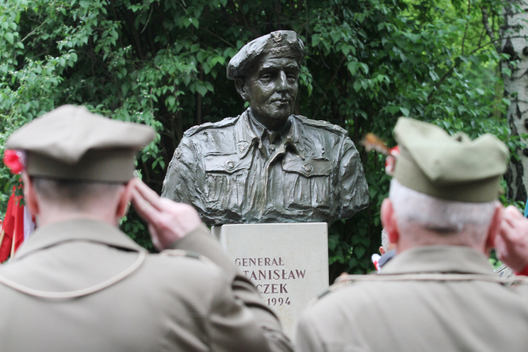 Gen. Stanisław Maczek (popiersie w Krakowie), fot. PAP/J. Bednarczyk