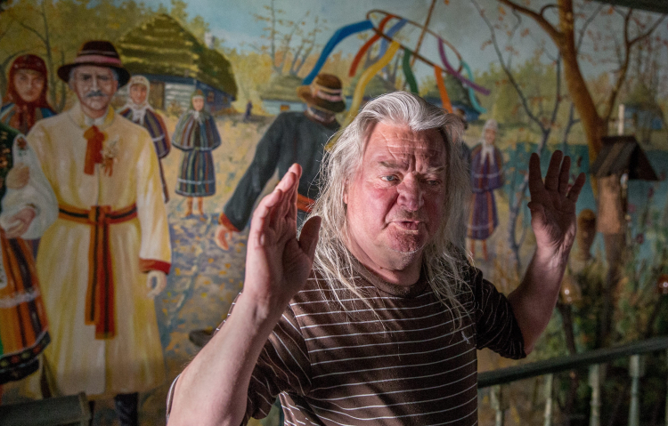 Tadeusz Modrzejewski (1952-2024) w swoim Muzeum Literatury, fot. PAP/A. Grygiel