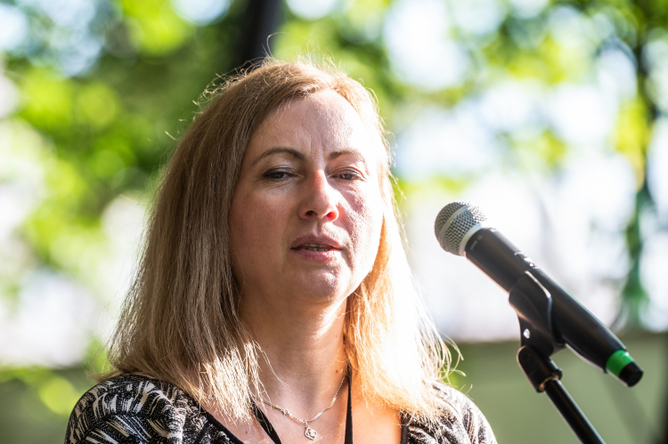 Paulina Kurc-Maj na otwarciu ekspozycji pt. „Wojna domom. Sala Neoplastyczna w solidarności z Ukrainą” w Muzeum Sztuki w Łodzi. PAP/Grzegorz Michałowski
