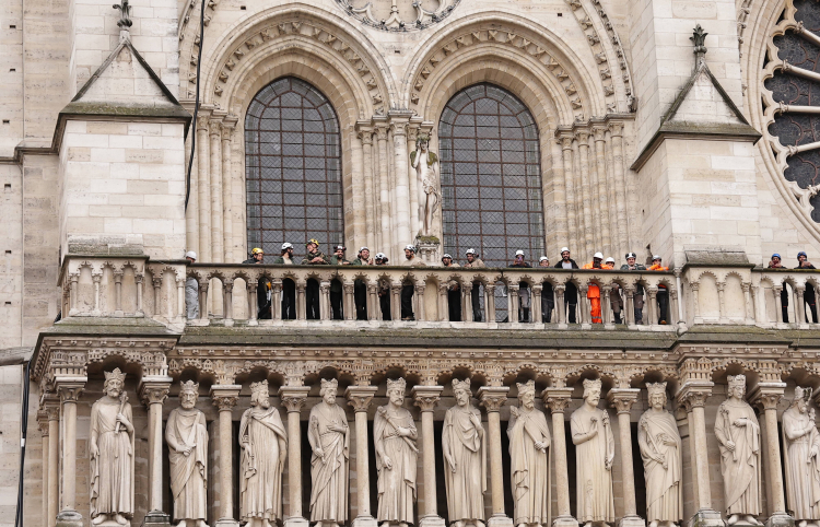Katedra Notre Dame w Paryżu, fot. PAP/EPA/Ch. Teson