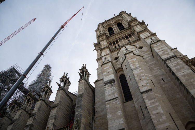 Katedra Notre Dame w Paryżu odbudowana po pożarze, fot. PAP/EPA/POOL/Ch. Petit Teson