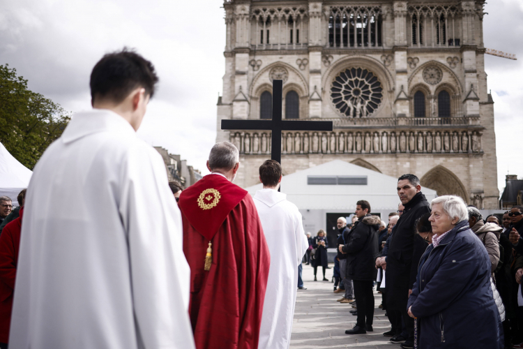 Katedra Notre Dame w Paryżu, uroczystości, fot. PAP/EPA/Y. Valat