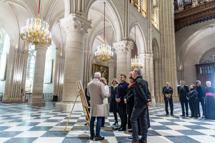 Katedra Notre Dame w Paryżu odbudowana po pożarze, fot. PAP/EPA/POOL/Ch. Petit Teson