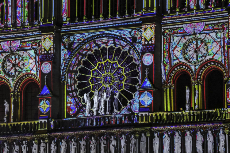 Katedra Notre Dame w Paryżu odbudowana po pożarze, fot. PAP/EPA/T. Suarez