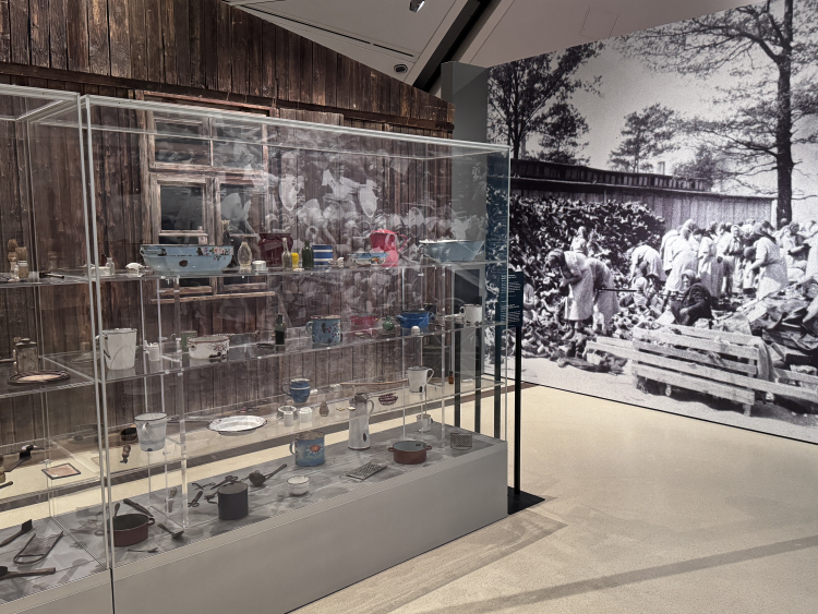 Część wystawy "Auschwitz. Nie tak dawno. Nie tak daleko” w Toronto. Fot. P. Sawicki/www.auschwitz.org/ 