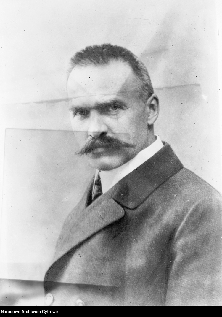Józef Piłsudski, członek Centralnego Komitetu Robotniczego Polskiej Partii Socjalistycznej - fotografia portretowa. /NAC