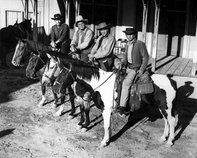 Pernell Roberts, Dan Blocker, Lorne Greene and Michael Landon (1961). Źródło: en.wikipedia