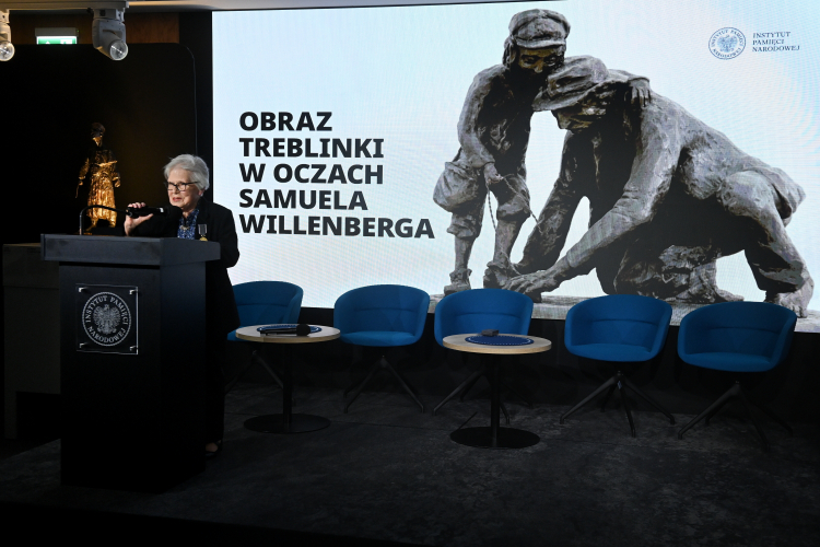 Ada Krystyna Willenberg na otwarciu nowej odsłony wystawy "Obraz Treblinki w oczach Samuela Willenberga", podczas którego otrzymała medal Reipublicae Memoriae Meritum. Fot. PAP/Piotr Nowak