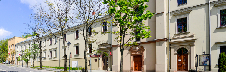 Siedziba Muzeum Stefana Żeromskiego w Kielcach - dawna szkoła, w której przyszły pisarz pobierał nauki. Fot. mnki.pl 