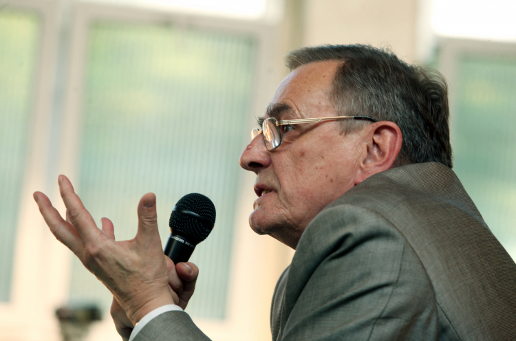 Zbigniew Romaszewski (1940-2014), zdjęcie z 2011 r., fot. PAP/T. Gzell