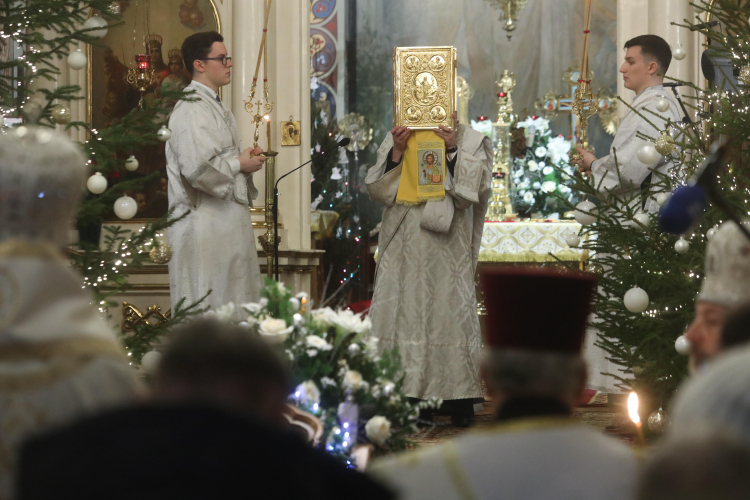Nabożeństwo w soborze św. Mikołaja Cudotwórcy w Białymstoku, fot. PAP/A. Reszko